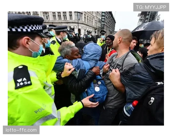 英国警方逮捕五名涉嫌在欧冠比赛期间进行网络攻击的嫌犯